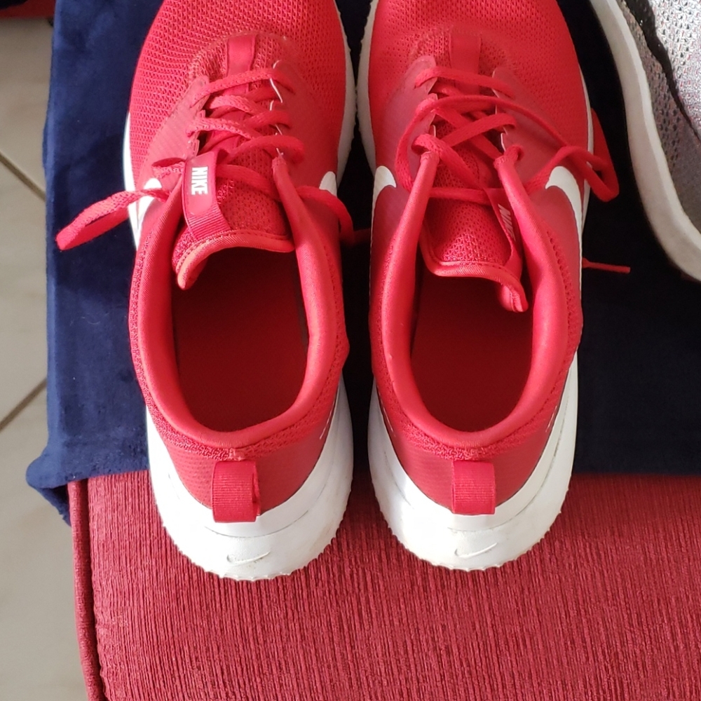 Golf shoes